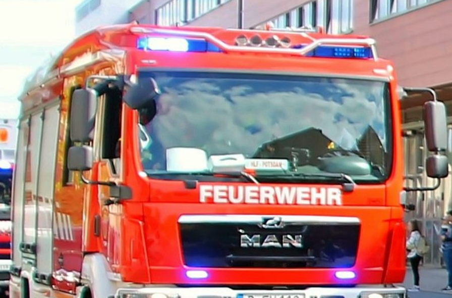 PKW abgestellt und angezündet