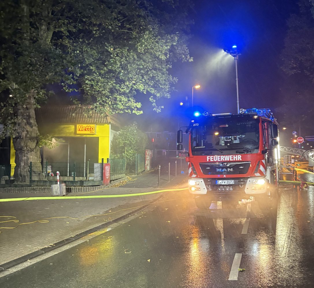 Brand in einem Supermarkt - Feuerwehr verhindert Großbrand