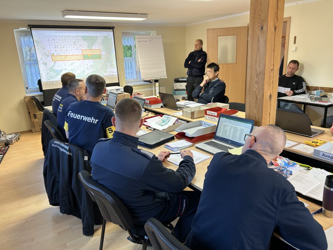 Übung des Führungsstabes: Landkreis trainiert großangelegte Personensuche nach Unwetter