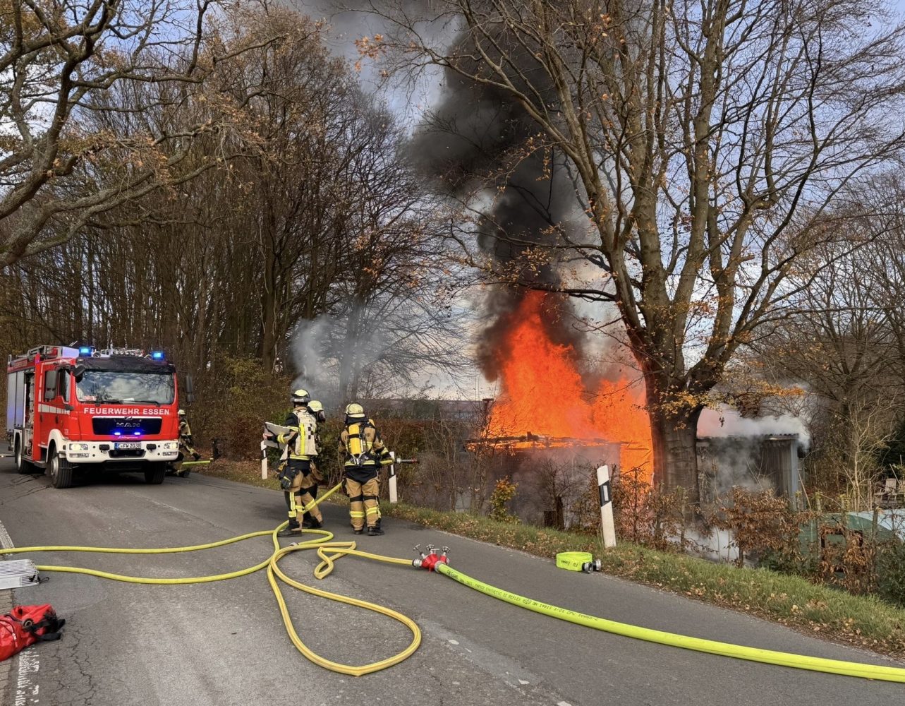 Brand einer Gartenlaube in Essen-Schuir - keine Verletzten