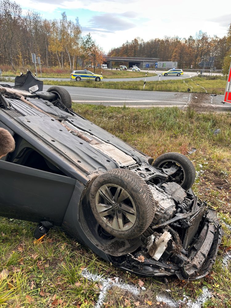 Flucht vor Polizei endet in einem Verkehrsunfall