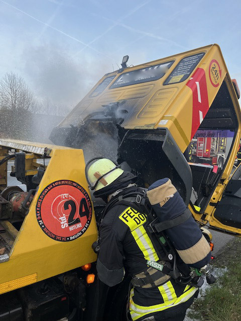 Abschleppwagen brennt auf A2 FR Hannover