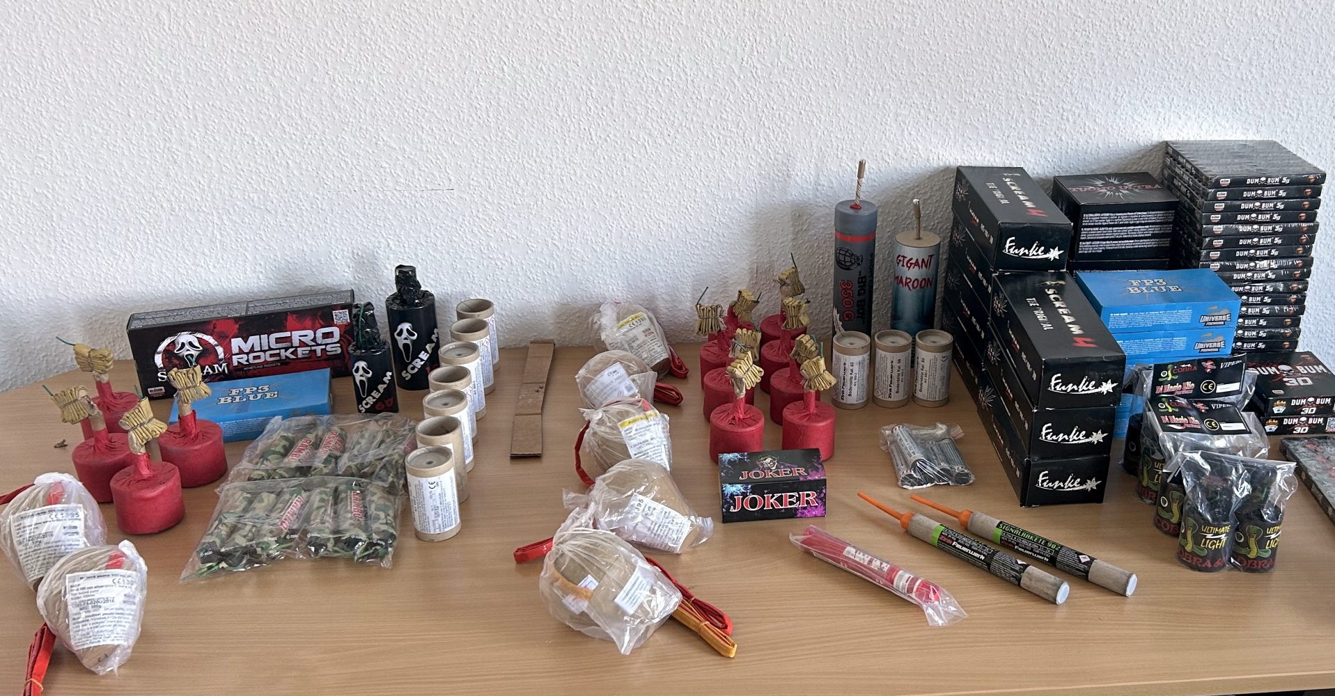 Fast 115 kg Pyrotechnik durch Magdeburger Zoll sichergestellt - Hauptzollamt Magdeburg warnt vor gefährlichem Feuerwerk aus dem Ausland