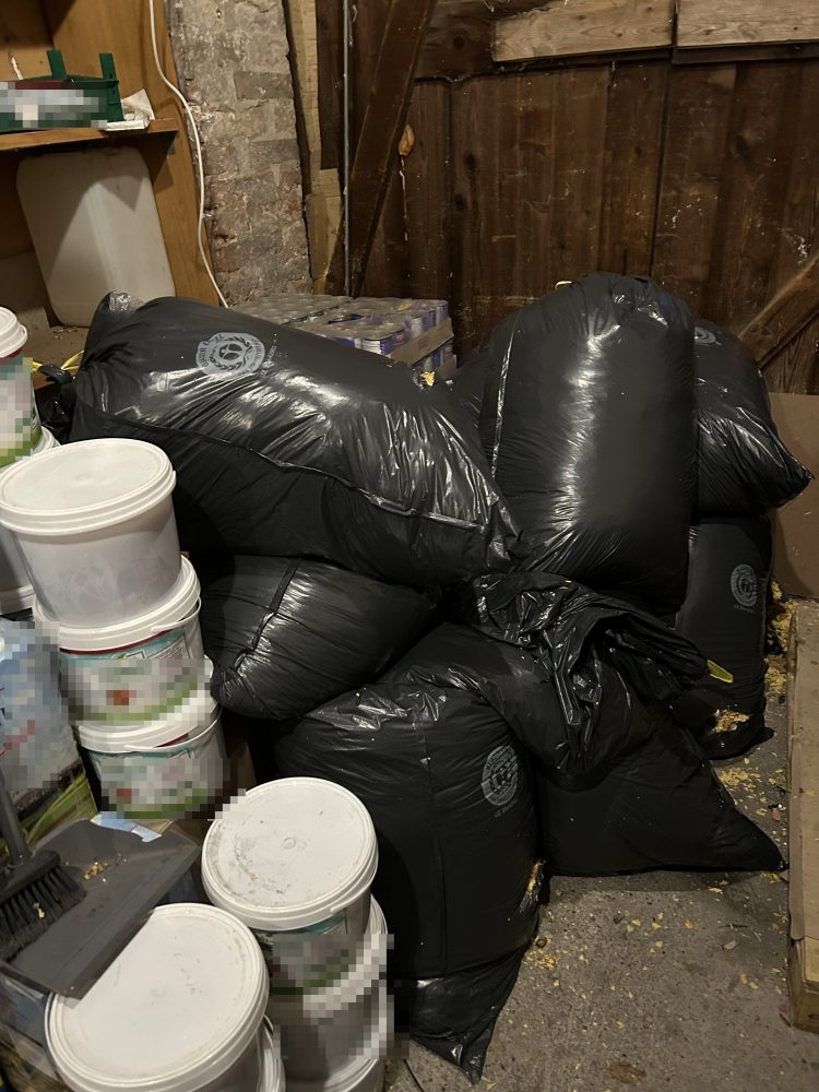 Lager für unversteuerte Tabakwaren aufgespürt - Frankfurter Zollfahndung vollstreckt Haftbefehle