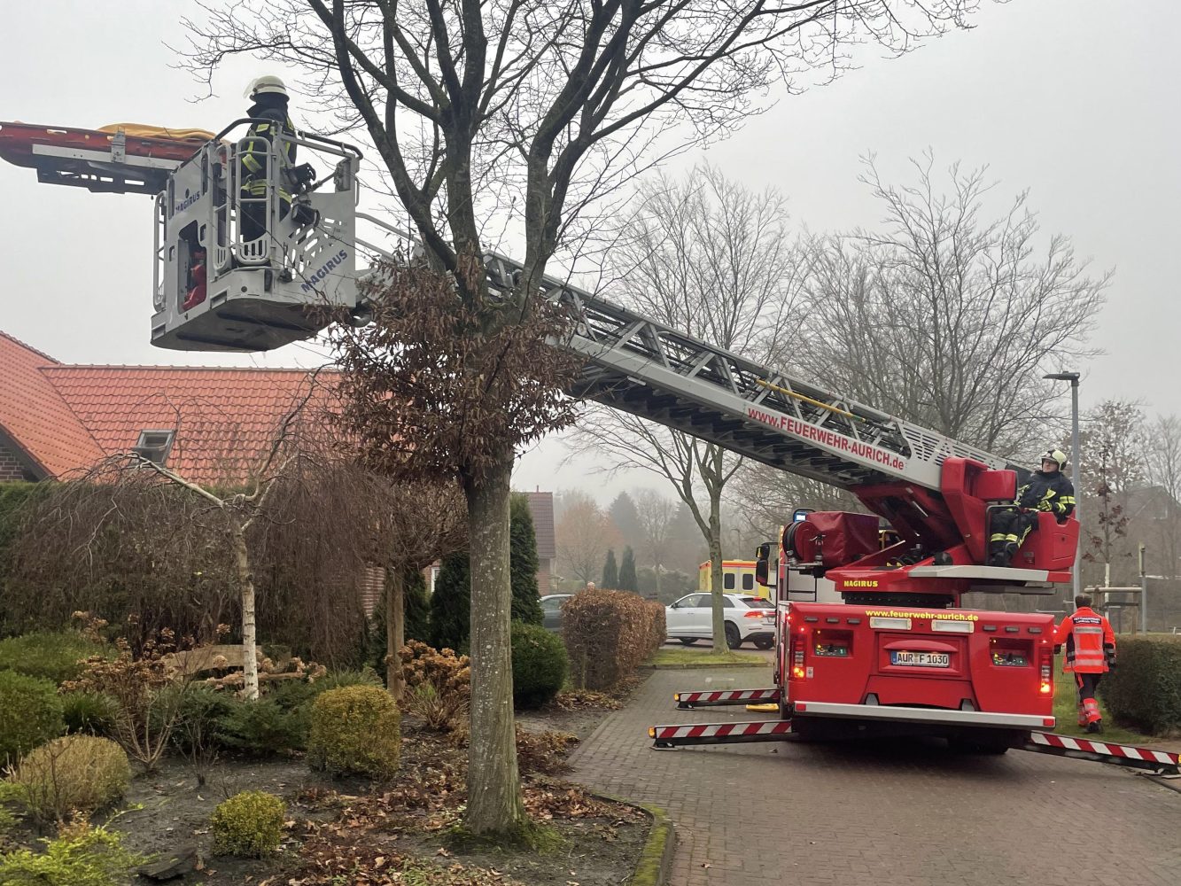 Rettung aus Obergeschoss über Drehleiterkorb