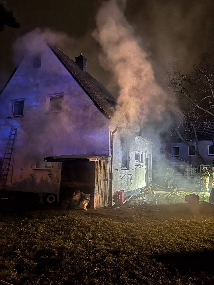 Küchenbrand in Einfamilienhaus - Mehrere Personen betreut