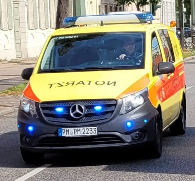 Verkehrsunfall mit Beteiligung eines Noteinsatzfahrzeuges (NEF)