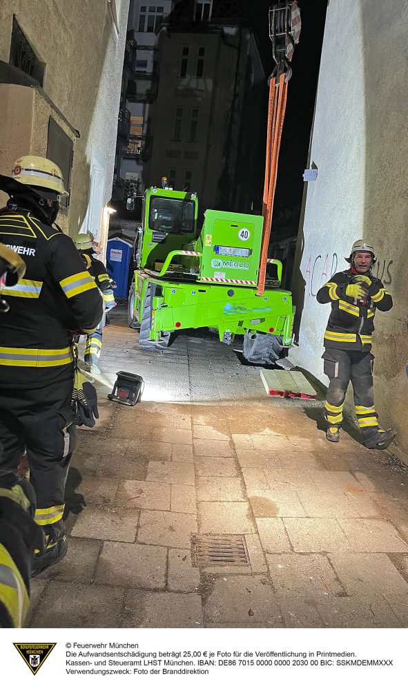 Schweres Heben auf engem Raum (Schwanthalerhöhe)
