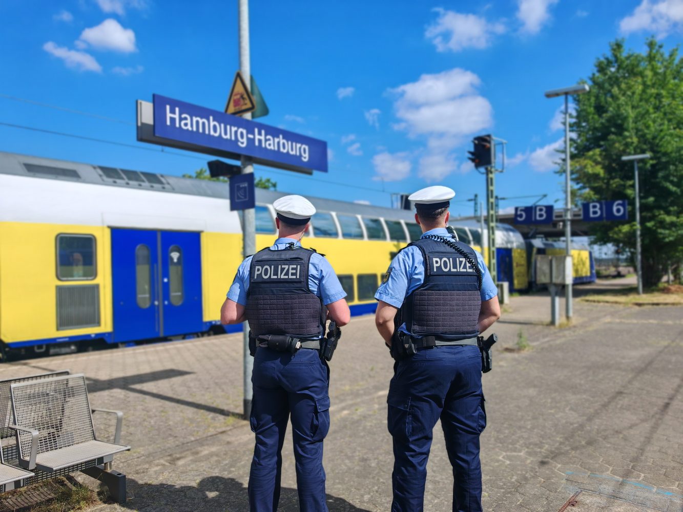 3,43 Promille: Bundespolizei muss Fahrgast zum Revier tragen- Vom Bahnhof Harburg direkt ins Krankenhaus