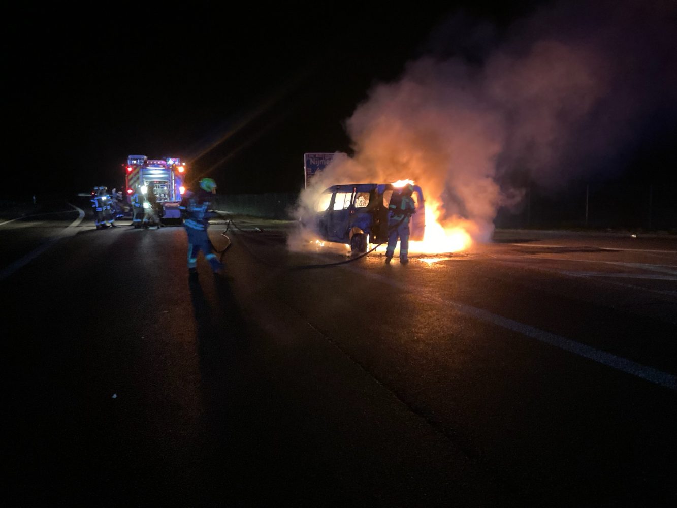 Brennender Pkw auf der A57