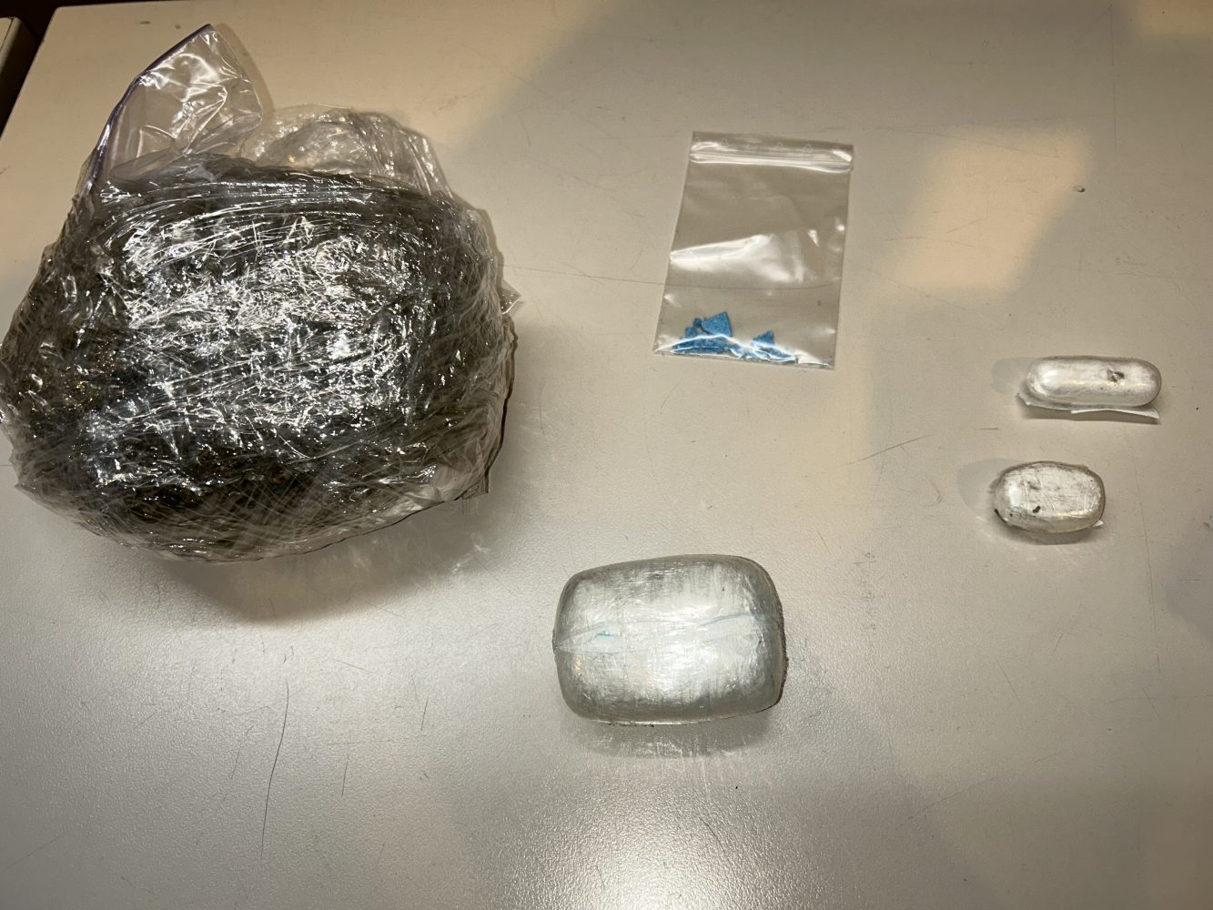 Haftbefehl nach Drogenschmuggel - Zoll aus Furth im Wald stoppt Reisebus auf der A3