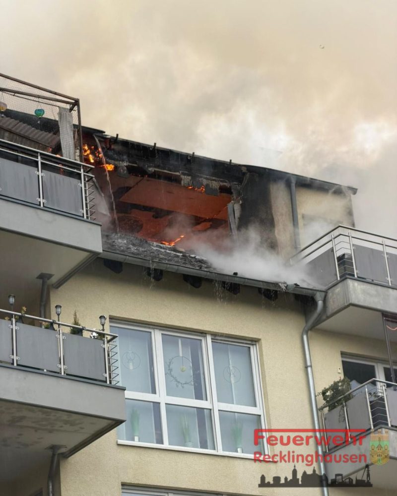 Dachstuhlbrand in Recklinghausen-König Ludwig