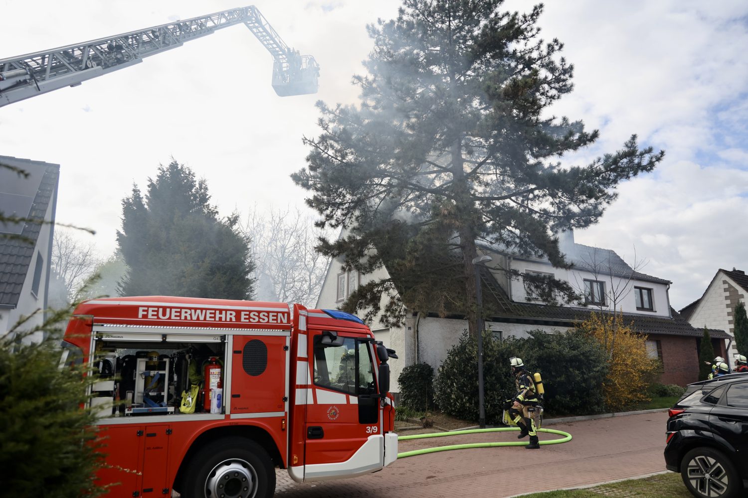 Brand in Doppelhaushälfte - eine verletzte Person