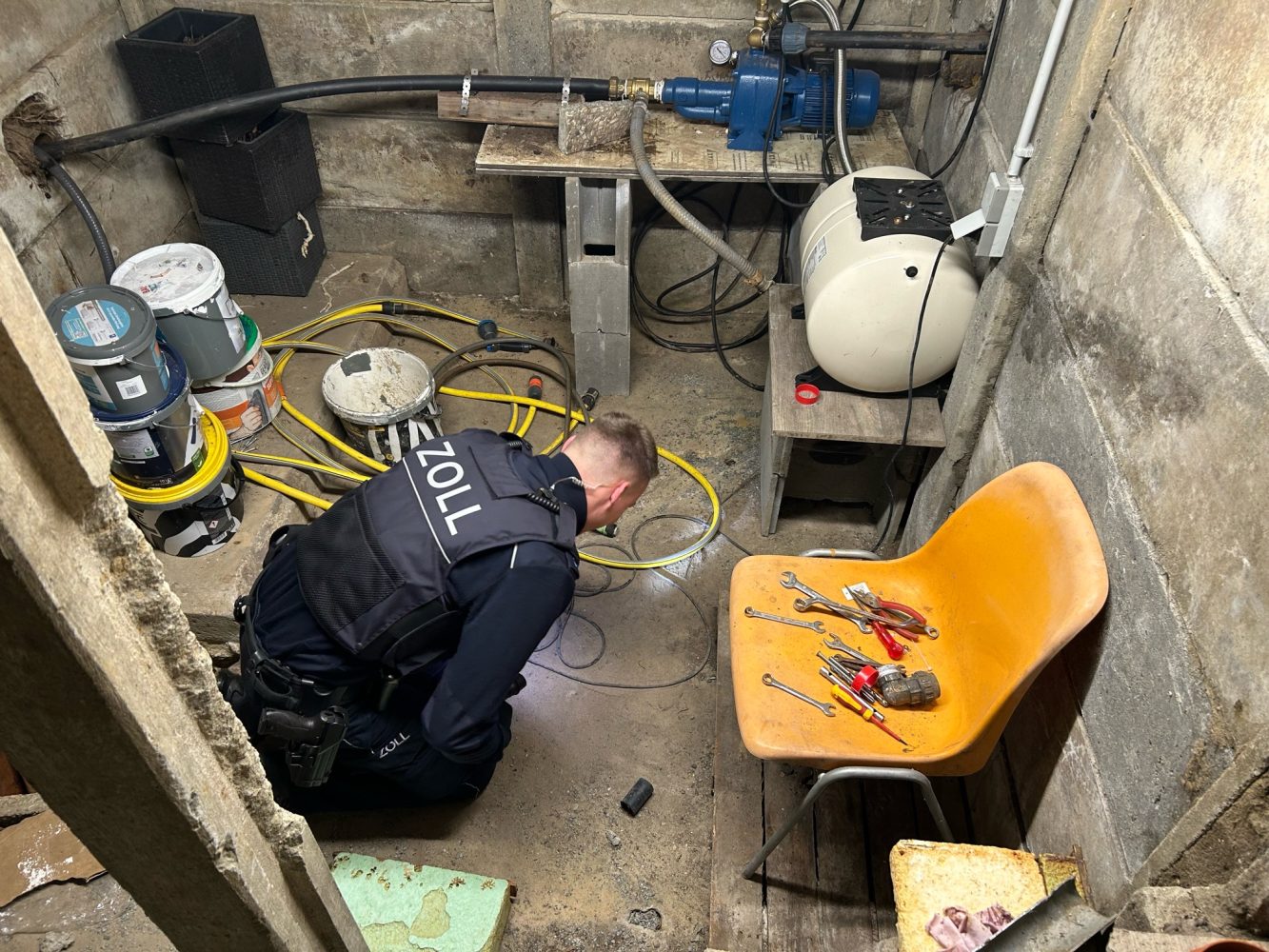 Schwarzarbeit im Transportgewerbe - ZOLL durchsucht in mehreren Objekten in Gifhorn, Braunschweig, Helmstedt und Wolfsburg