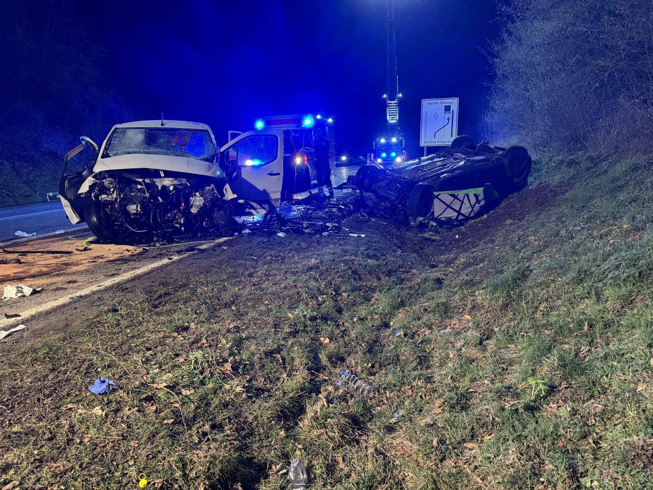 Verkehrsunfall bei Westerburg fordert zwei Menschenleben - eine Person schwerstverletzt