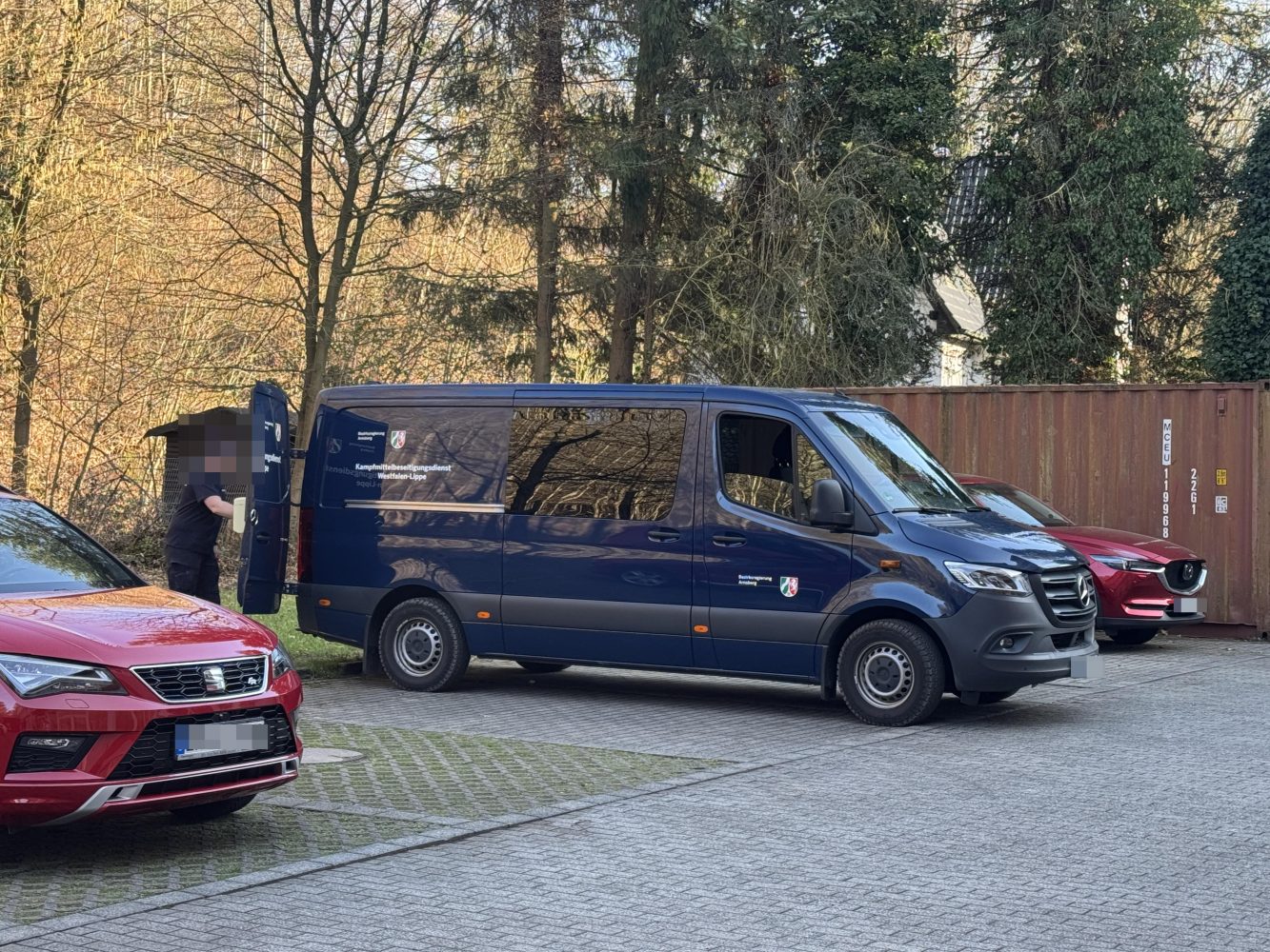 Verdächtiger Gegenstand im Herdecker Bach - Einsatz für Polizei und Kampfmittelräumdienst um Gebäude der Feuerwache