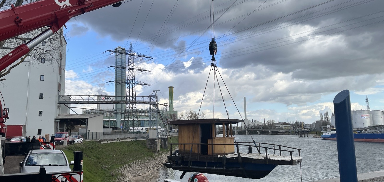 Sinkendes Sportboot verursacht Gewässerverunreinigung