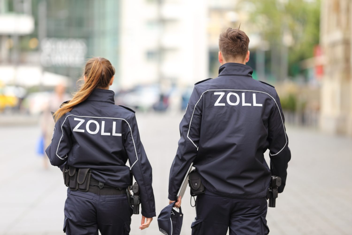 Zoll verhindert Diebstahl geistigen Eigentums - tonnenschwere Baumaschine auf der Münchner Fachmesse "BAUMA" sichergestellt und teilweise vernichtet