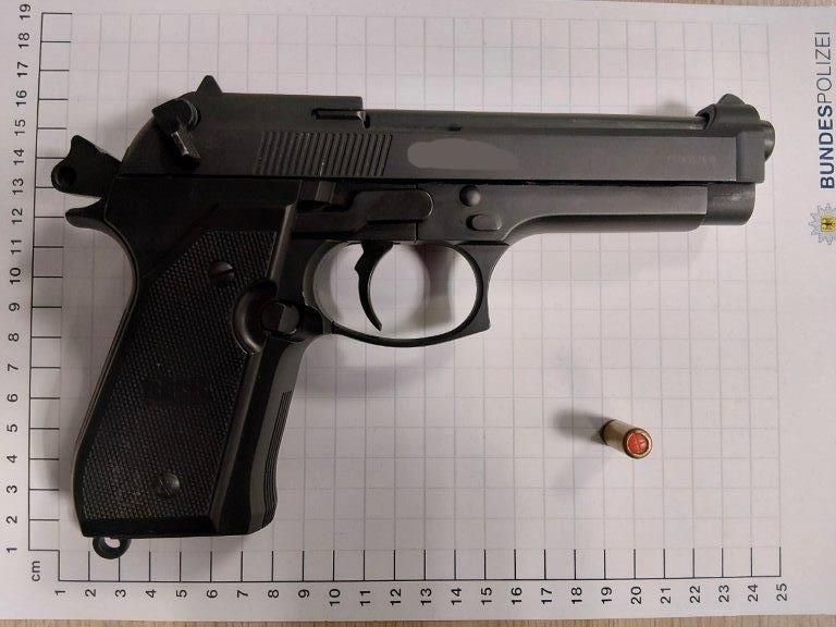 Bewaffneter Mann am Bochumer Hauptbahnhof gestellt – Bundespolizei beschlagnahmt Schreckschusswaffe