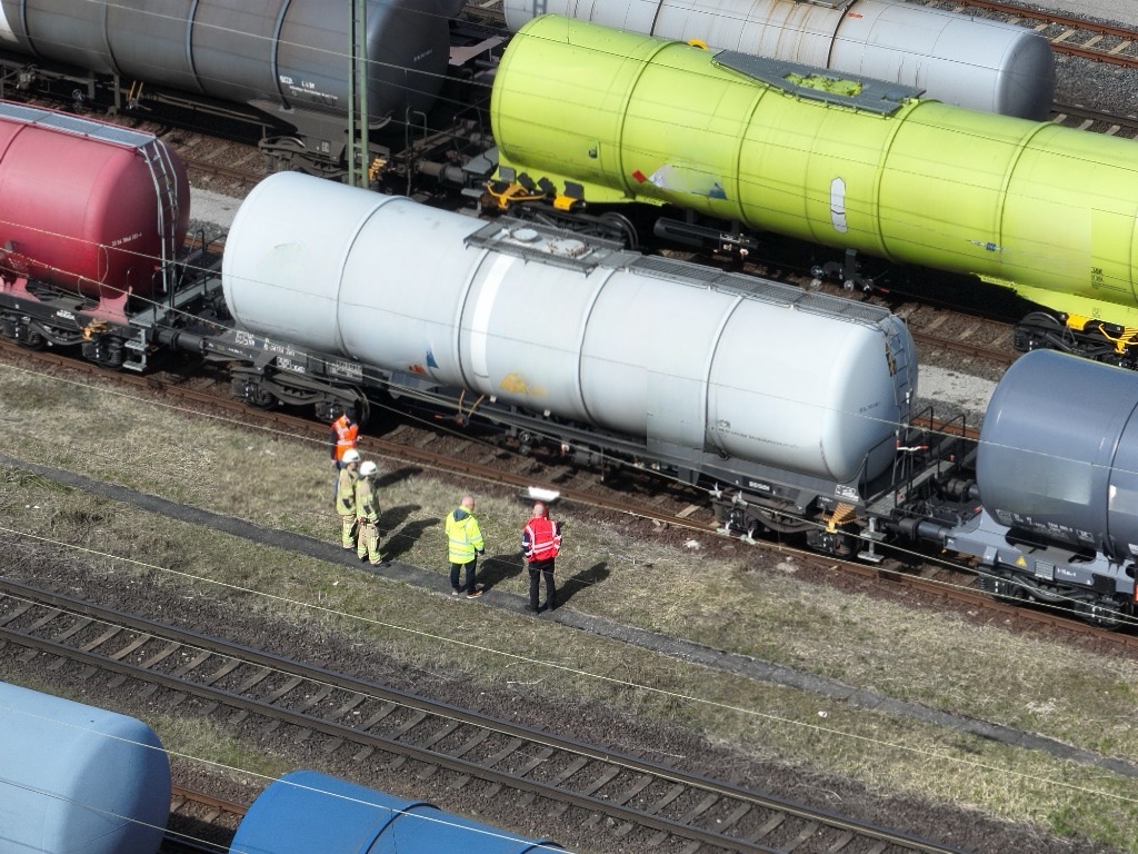 Austretendes Kerosin sorgt für Großeinsatz in Lehrte