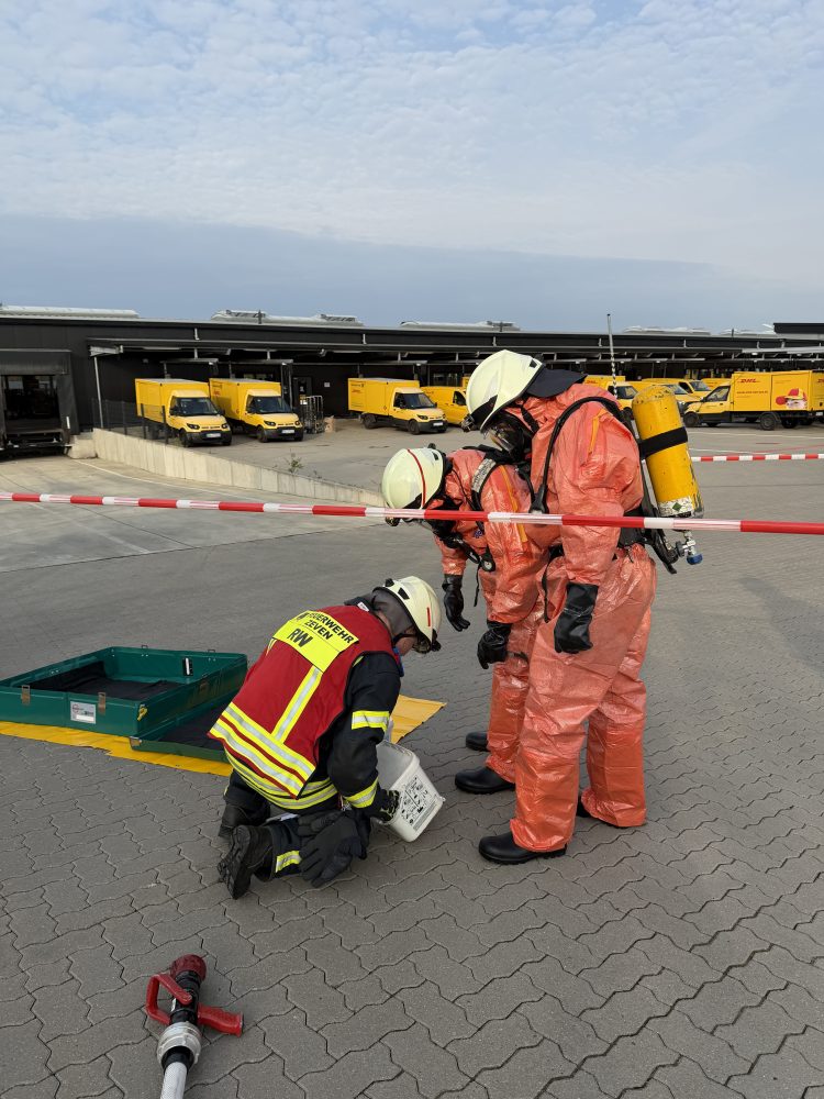 Gefahrguteinsatz im Postverteilzentrum Zeven