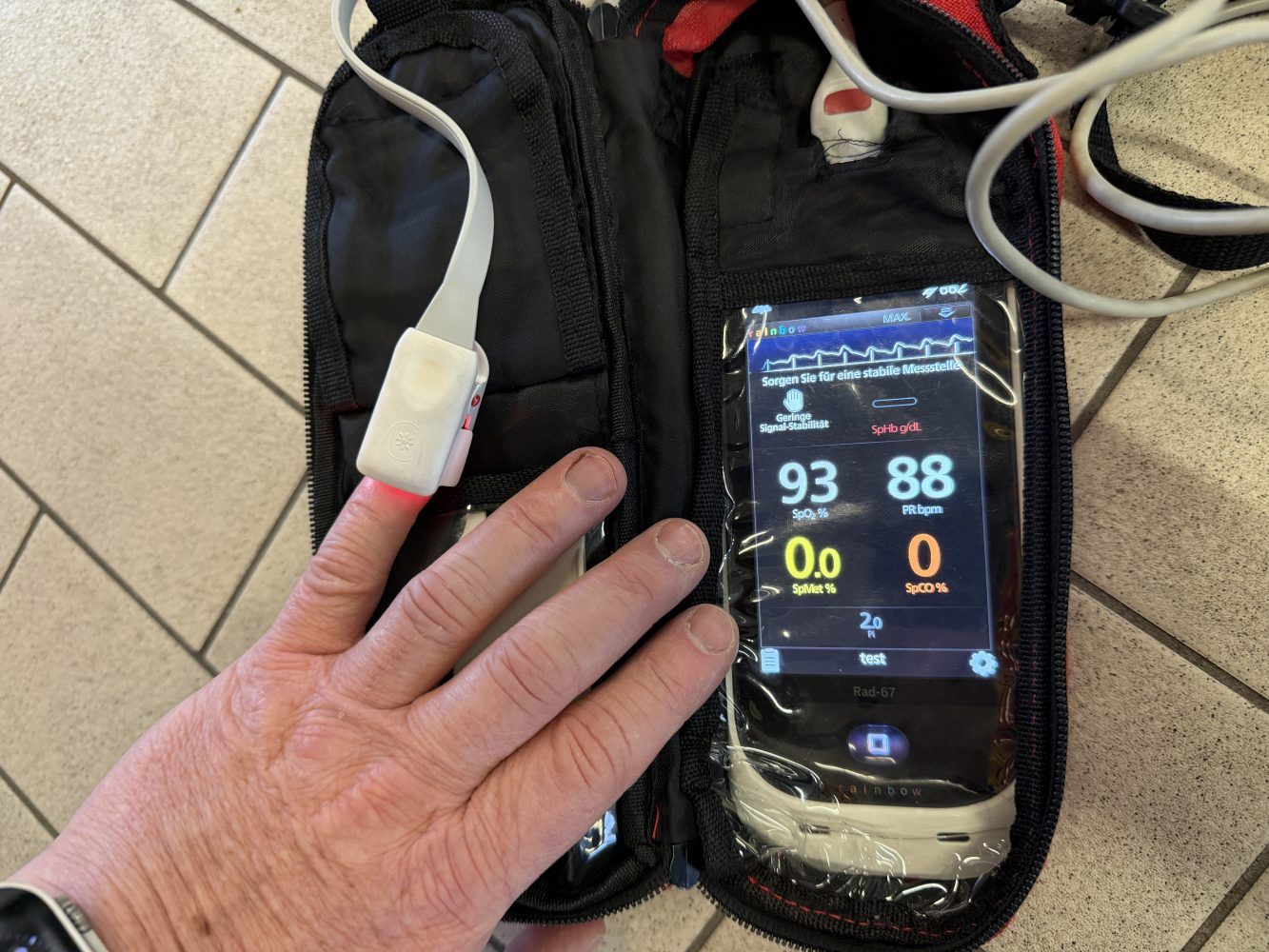 Kohlenmonoxidvergiftung nach Grillen in Innenräumen – fünf Personen betroffen